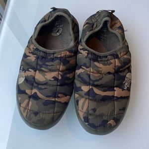 Northface camo thermoball mule